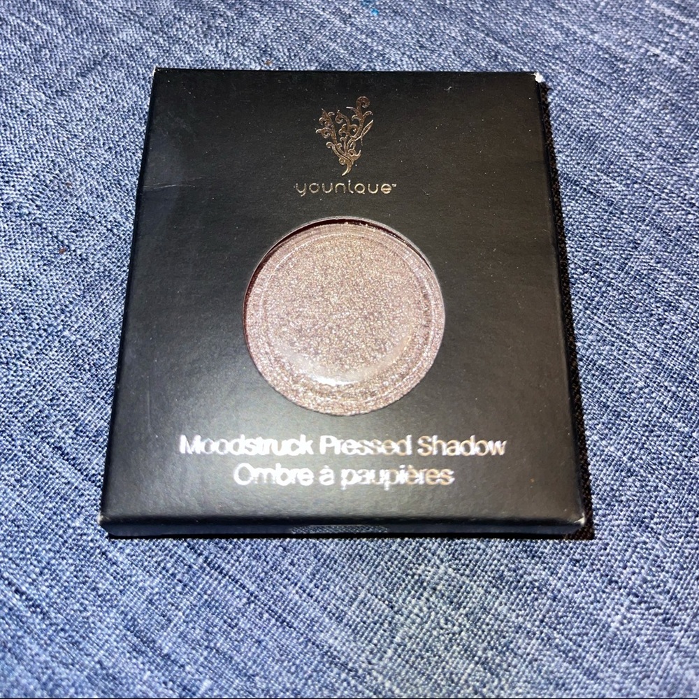 Younique moonstruck pressed shadow TRUSTING